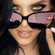 Load image into Gallery viewer, Womans Oversize Eye Brow sunglasses