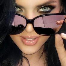 Load image into Gallery viewer, Womans Oversize Eye Brow sunglasses
