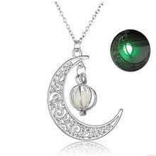 Load image into Gallery viewer, Cresent moon Pendant
